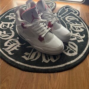 Metallic reds Jordan 4 size 9.5